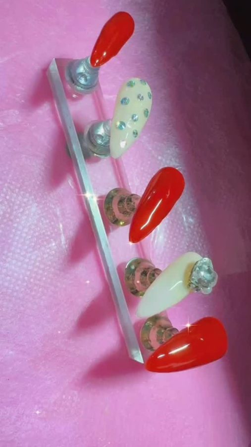 美甲片展示棒,紅色與淺綠款式